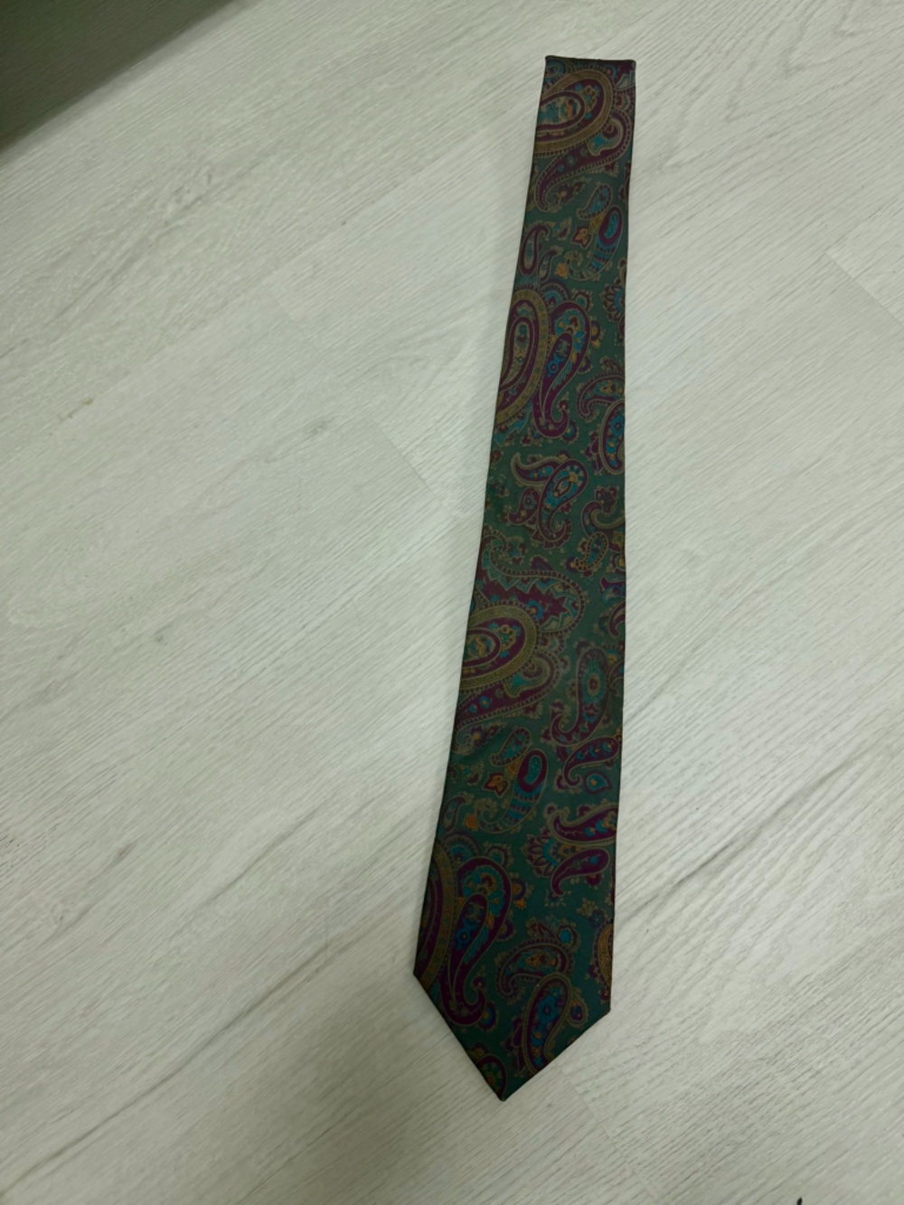 Lord & Taylor  Men’s Paisley Neck Tie.